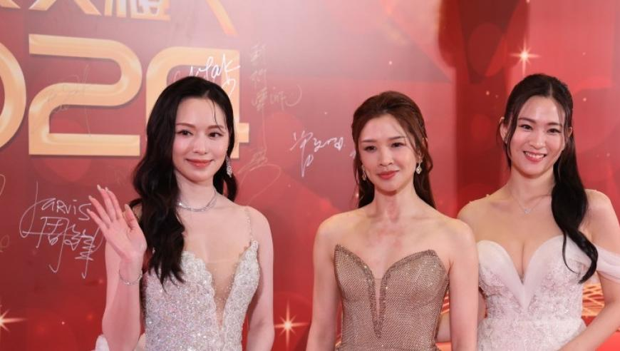 泽连斯基称愿为和平放弃总统职位,123696澳门六下资料2025年优势,经典解释落实_精英版V1.78